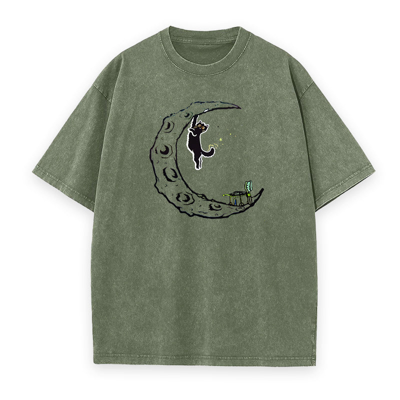 Cat Bouldering in the Moon Kiss Tee
